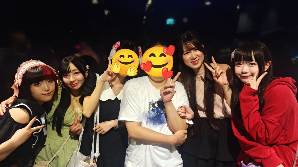 SIN0079's tweet photo. 主催ライブに続いて秋葉原でふぁーくら回し。
こちらは私服ライブでみんなの個性にあったイメージ通りな服だった！
今日だけでふぁーくらの曲をたっぷり聴けて楽しかった〜
回し特典の大晦日以来の集合写真も撮れた！！
#firstcrush https://t.co/GEdbZW0dxg