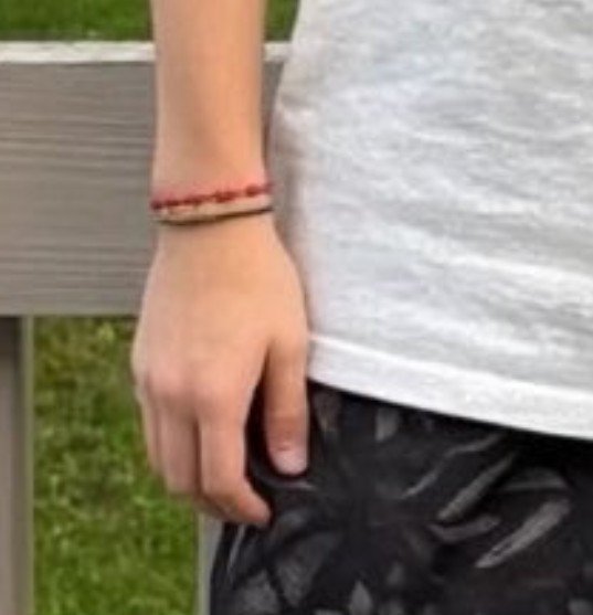 Akiirra_sweet's tweet photo. Regreso la pulsera roja y justo alguien también se la volvió a poner https://t.co/2QgTLg78R0