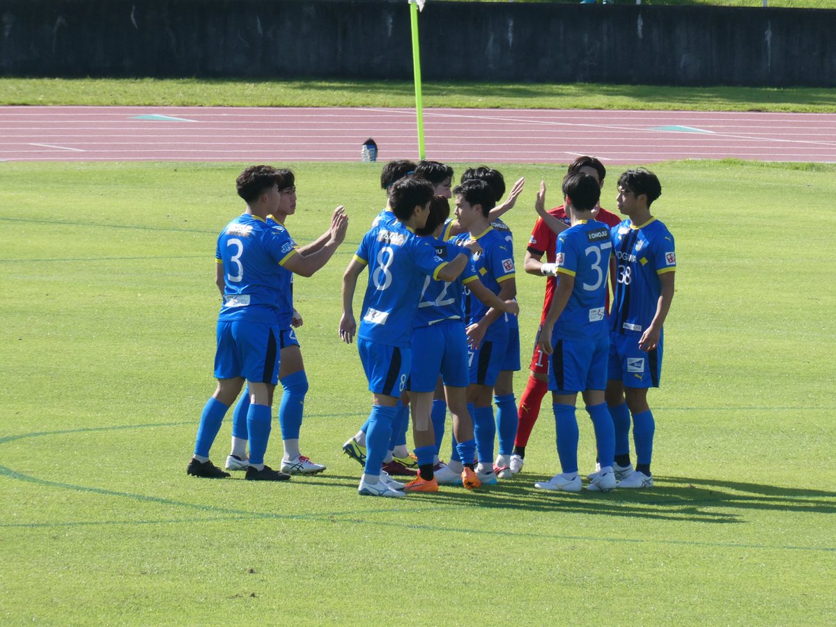 t_dash143's tweet photo. 韮崎の会場にてホーム戦。
トンネルは抜け出せませんでしたが、先週よりも今週で収穫はありました。
スタンドがネガティブになっても仕方ない！
選手にはのびのびとサッカーを楽しんでもらいたい！
結果は自ずとついてくると信じてます！ https://t.co/s0bt4YxT3C