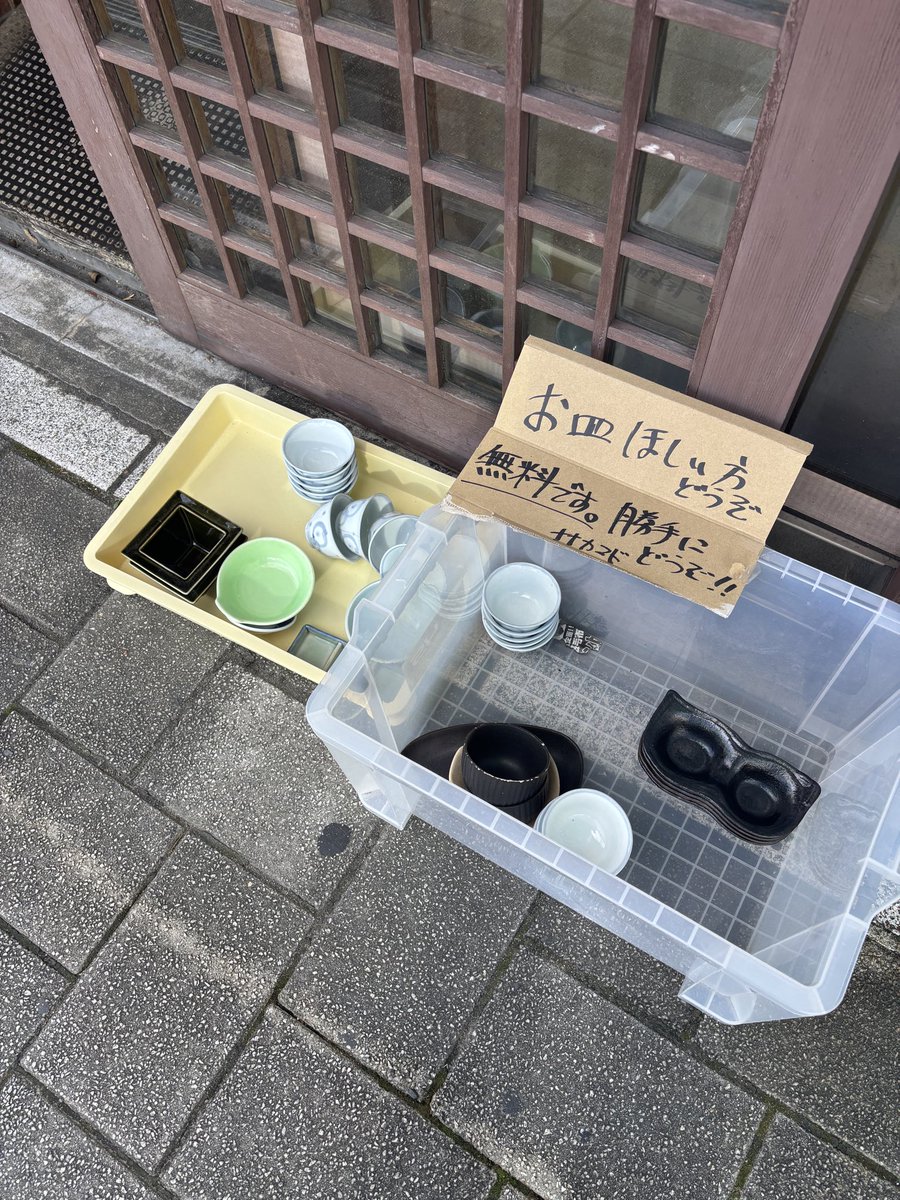menyananakamado's tweet photo. まさか箱(透明)を持っていかれるとは、あれは使いたいんで返してほしいです https://t.co/6my9tj4LDd