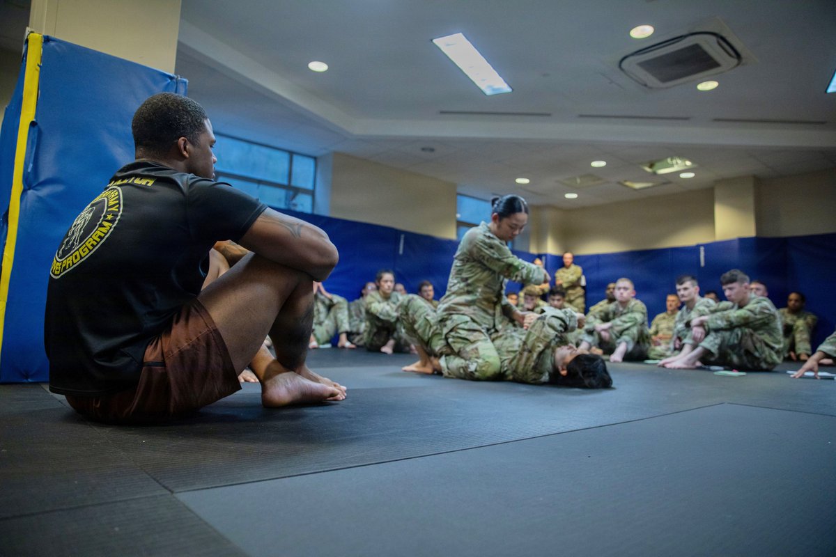 DCGuard1802's tweet photo. Train hard. Stay ready. Be prepared when it matters. @USNationalGuard https://t.co/ulWktIXBc0