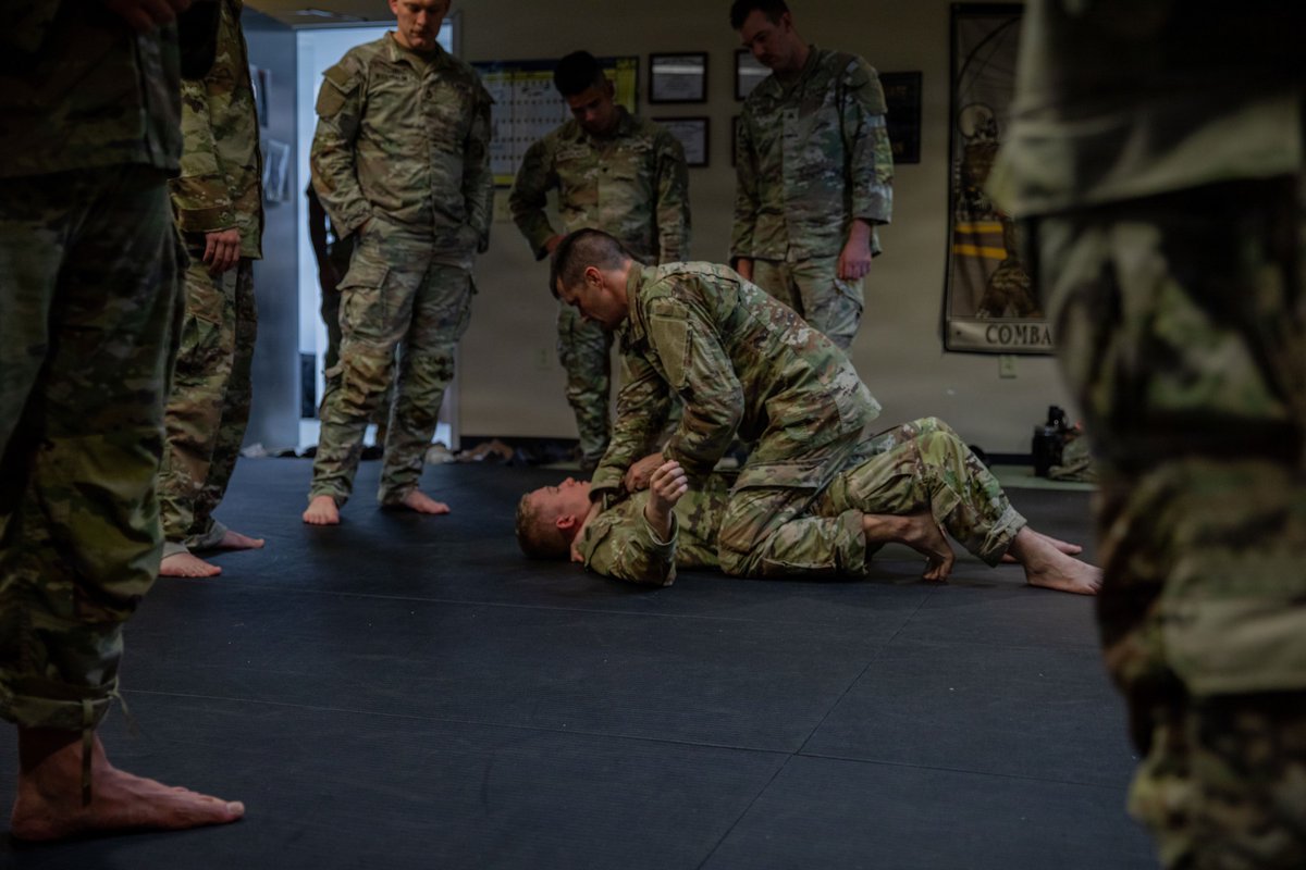 DCGuard1802's tweet photo. Train hard. Stay ready. Be prepared when it matters. @USNationalGuard https://t.co/ulWktIXBc0