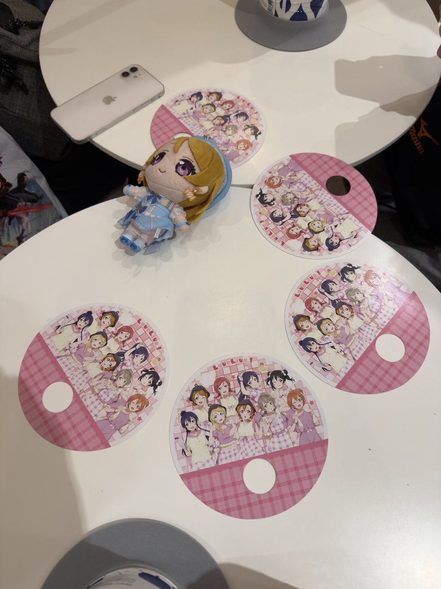 2Didol_daigei's tweet photo. 本日はμ’sデイ！！

始めにメンバー4人で初代ラブライブ映画の再上映を観に行きました✨
とにかく素晴らしい映画で涙腺崩壊…😭

その後、メンバー2人と合流をし、5人で　#ラブライブサウナ COCOFUROおおみね湯にも行ってきました〜！！

丸一日μ’sを浴びる最高の日でした♪ https://t.co/gDMr8WaDNz