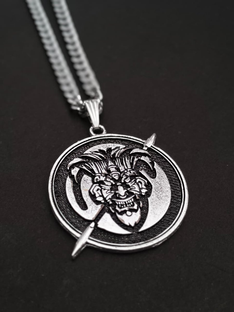ui000009's tweet photo. #Prabhas birthday offer #Salaar Locket now get for just 200 rupees 
Metal Locket &amp; 22 Inch Steel chain 

Order Now : https://t.co/iyX15rqWFv
Follow us @rudhracore https://t.co/wkzkkAVRY5