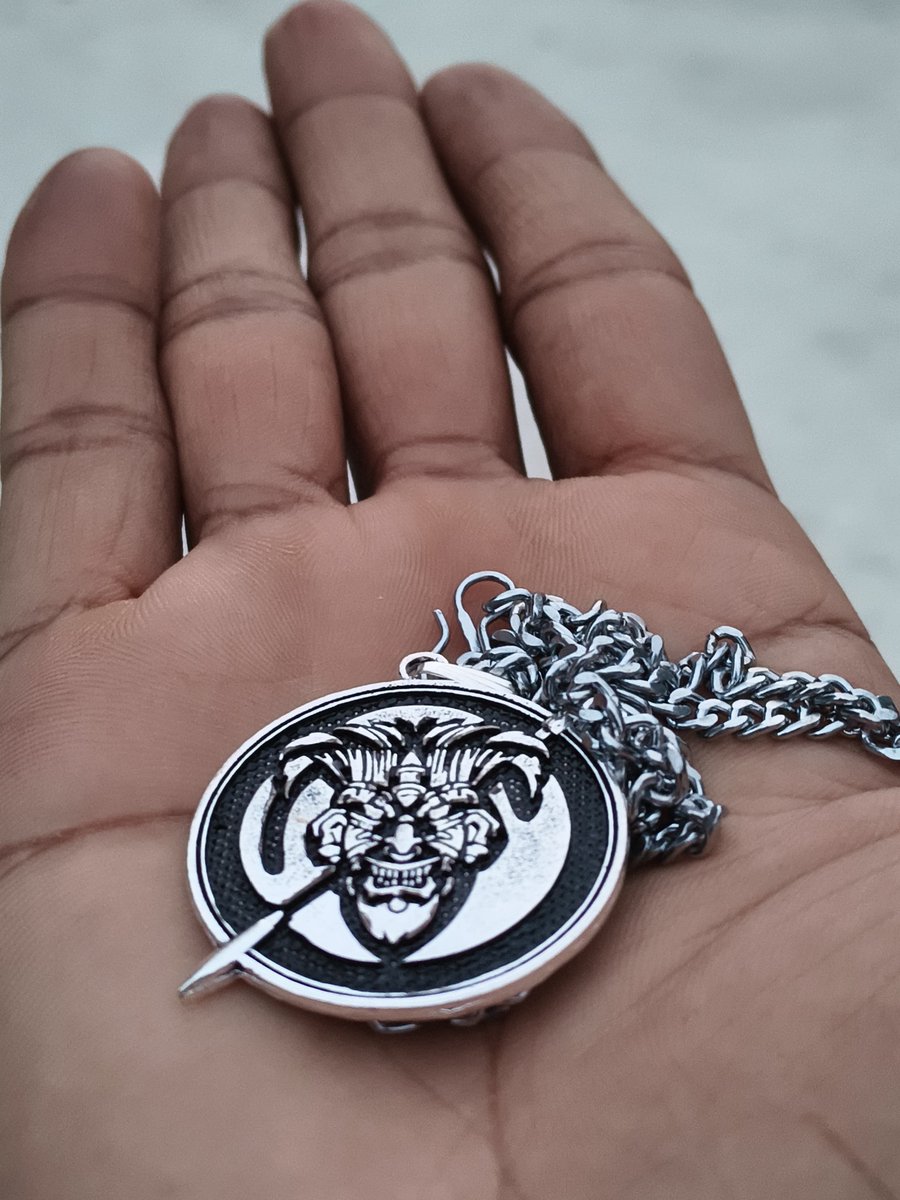 ui000009's tweet photo. #Prabhas birthday offer #Salaar Locket now get for just 200 rupees 
Metal Locket &amp; 22 Inch Steel chain 

Order Now : https://t.co/iyX15rqWFv
Follow us @rudhracore https://t.co/wkzkkAVRY5