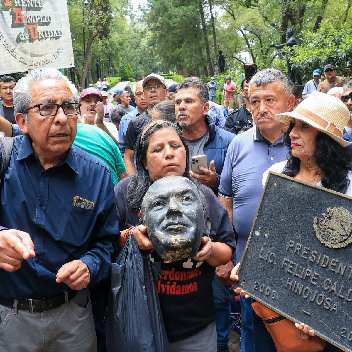 BrujoAnti's tweet photo. Dice la presidenta que violencia en las escuelas es culpa de las redes…
Y yo digo que ¡también es culpa de las mañaneras! 
Están de acuerdo? https://t.co/TaRVx1JdLh