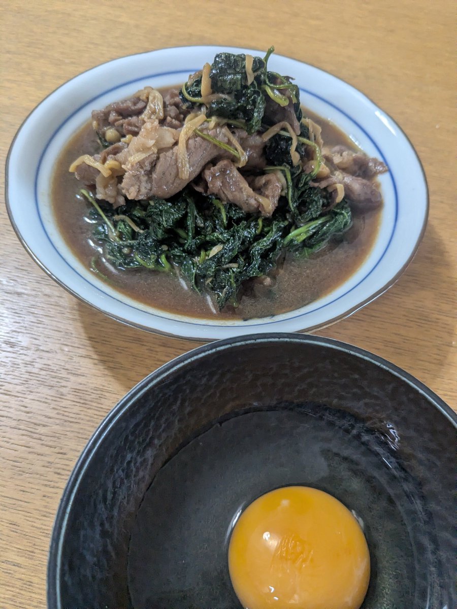 nogepanda's tweet photo. すき焼き

牛すき焼き用、モロヘイヤ、えのき、長ねぎ
一人分なら手軽！
これから鍋物増えそう。
#一人暮らしごはん https://t.co/mHkkE6DeyR