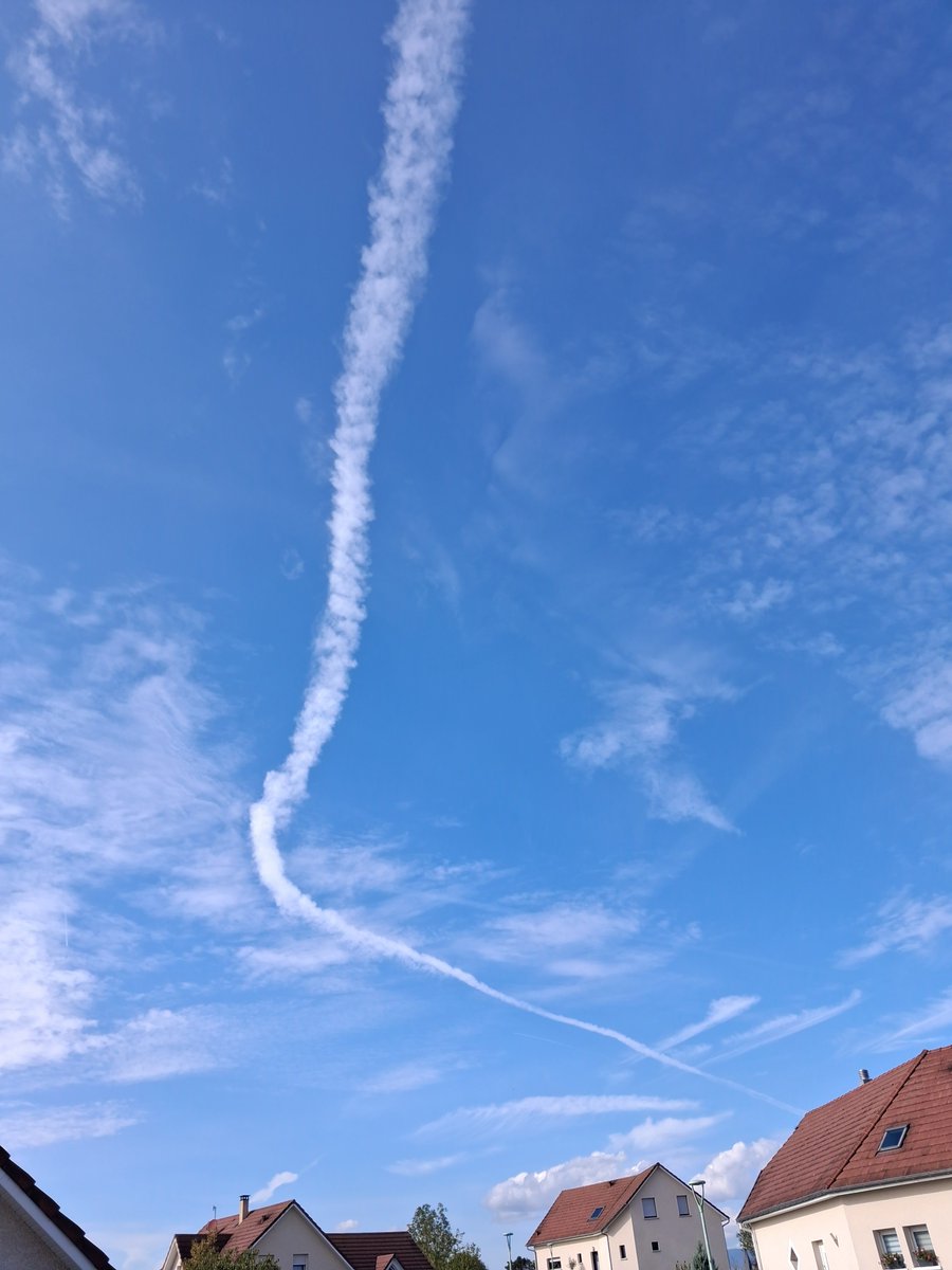 Yohan02130213's tweet photo. Encore et encore,ils n arrêtent plus.#chemtrails https://t.co/QlAz1VSTCr