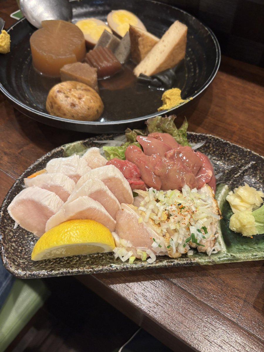 Yu_ckks's tweet photo. おでん屋さん行きました〜
大阪とは違う物を食べたいと思って
行ったけど東京のおでんも美味しかったです🤗

日曜は朝から家で勉強します📖 https://t.co/mWvX73PtjD