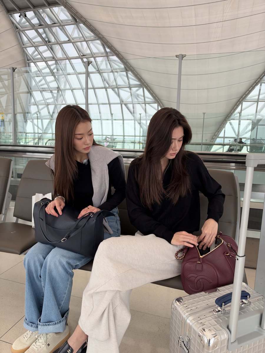 thaiupdate2021's tweet photo. Lena Lalina and Miu Natsha are heading to Paris to attend the CHANEL Spring/Summer 2027 show during Paris Fashion Week. The highly anticipated show is scheduled for October 6 at 12:00 AM (Thailand time).

#CHANELSpringSummer #CHANEL #PFW
#CHANELSS27xLenaMiu
#LalinaLena #MiuNatsha 
#thaiupdate2019