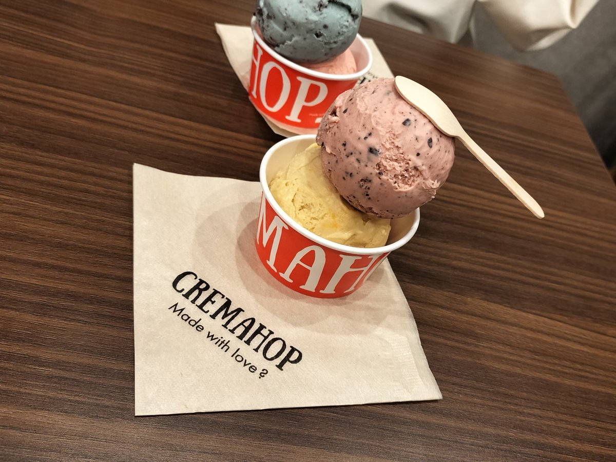 R_1255's tweet photo. CREMAHOP 🍨
今回は黒胡麻チョコレート、星空、ライチティーソルベをテイスティングさせてもらって、⁡パンプキンスパイスラテとチェリーミントチョコをいただいた🎃🍒🍫
ご馳走様でした😋 https://t.co/VHUDIvIxRz