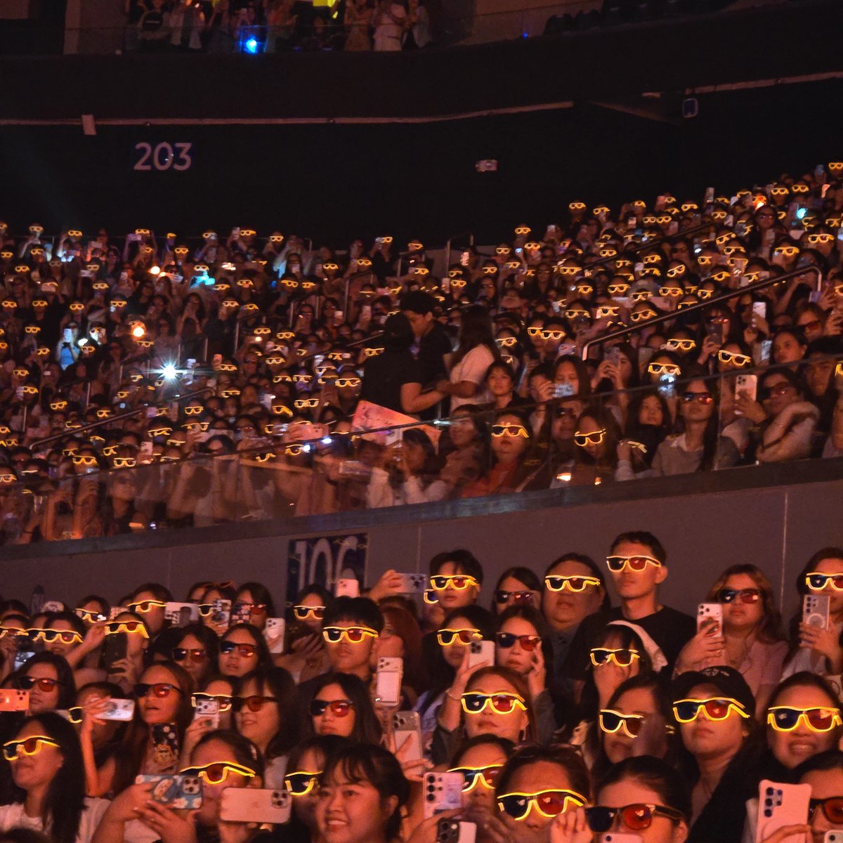 philconcerts's tweet photo. SOLD-OUT and HISTORIC!

Enhypen and Dunkin' just brought the first 3D visuals to a concert in the country and Engenes showed up loud!

#EndlessFunMeet 

Presented by @dunkin_ph and @cnca_media https://t.co/XRHeJmm09U