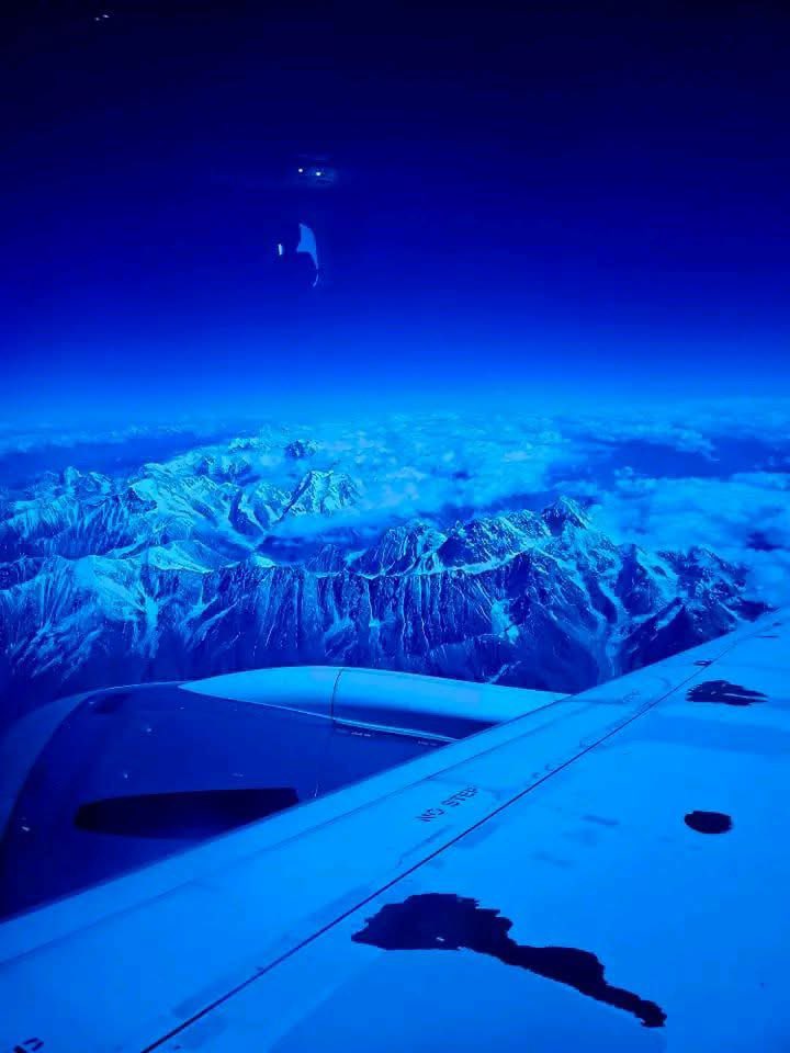 PakTravelGuide's tweet photo. Somewhere over Pakistan, flying from Vietnam to London 🌄🏔️ https://t.co/UM4hUze8c4