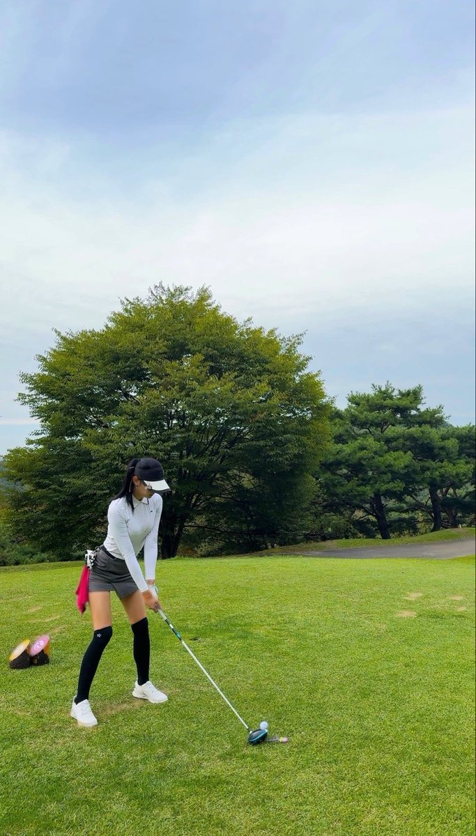 Mamaste_Kane's tweet photo. 마마쓰떼~ 휴일 날씨요정 @Nalcciyojung 커플과 즐거운 라운딩 https://t.co/VObfPQzTCD