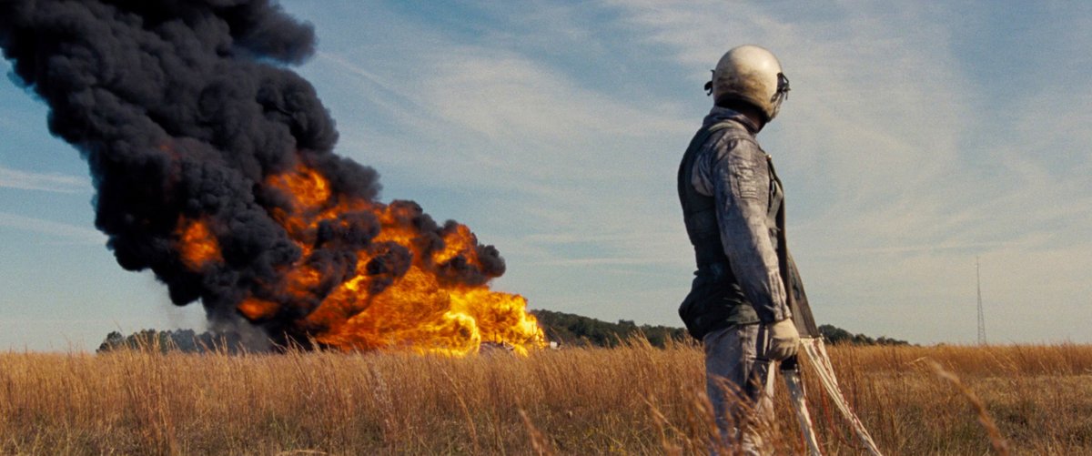 JackOCine's tweet photo. #FirstMan fête ses 8 ans : après avoir raconté la course de deux amoureux vers les étoiles d'Hollywood, Damien Chazelle se penche sur l'ascension d'un père endeuillé vers celles de l'espace. Le cinéaste emploie toute son ingéniosité pour une immersion totale. https://t.co/8FJi1ADQI6