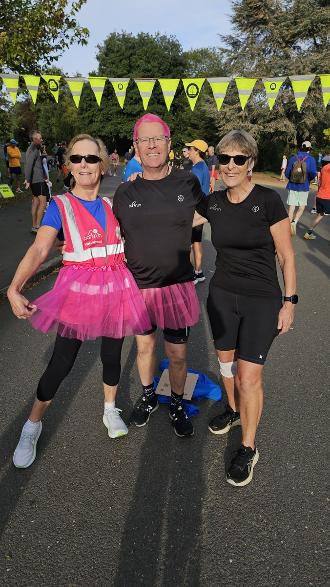 Dulwichparkrun's tweet photo. Nino & her team of volunteers ensured our 700th event was enjoyed by all. The bunting was out, the bakers had baked and there were random prizes!
We hope the 795 participants had a great time, including the 31 who made the 700th event their first parkrun!
#DFYB #loveparkrun https://t.co/RrgiA0vOMg