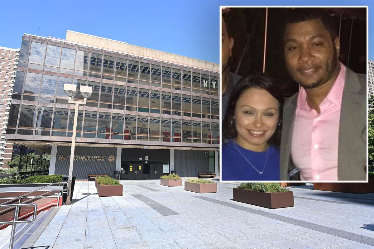 nypost's tweet photo. NYC public school principal showered her baby daddy-staffer with OT, probe unveils https://t.co/9R0RU3mVft https://t.co/4yJYbnjyHa