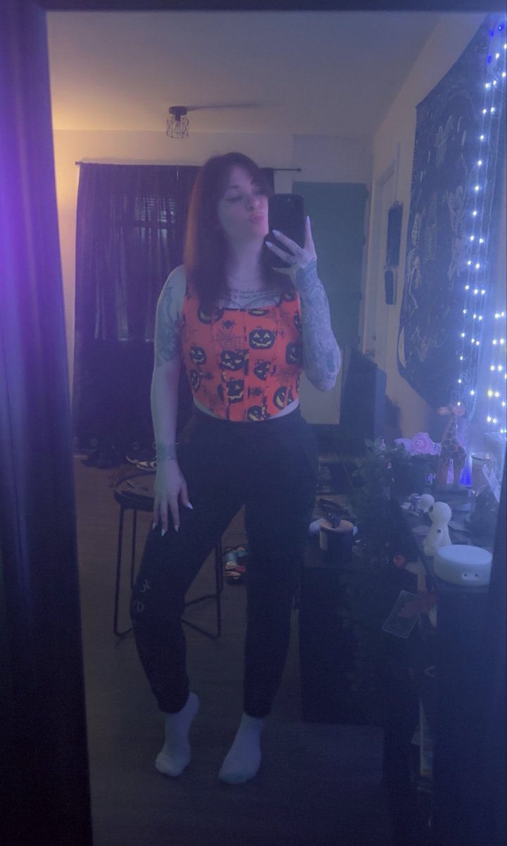 Phinxx__'s tweet photo. Spooky Saturday 🤪🎃
I had a traumatic nightmare 🥲
https://t.co/TXQF2yxrZ1
https://t.co/szC8Jq97yx https://t.co/9gvwlWhNYh