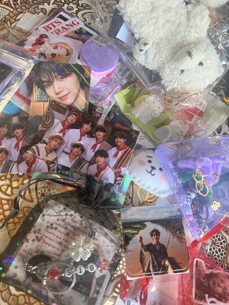 estrellahenao's tweet photo. Que lindas son 🥰
No me imagine lo bellas que son me hicieron pasar un turno muy agradable son las mejores chicas 🤩#ARMY #BTS 
gracias por sus detalles 💝🎁 https://t.co/7OHb9sS0Pi