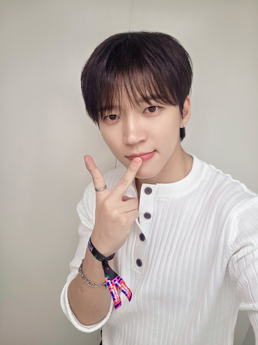 NWH_officialtwt's tweet photo. [📸] 

2026.10.03
@ LET'S ROCK FESTIVAL 20TH ANNIVERSARY

야외 페스티벌 + 남우현 = 기절조합..😇🖤
새싹들과 함께 난지한강공원을
완벽하게 찢어버린 렛츠락페스티벌❤️‍🩹

함께 뛰어준 여러분 모두 감사합니다.
목청껏 응원해 준 우리 새싹들도 최고 ദ്ദി ᵔ∇ᵔ )

앞으로도 쭉 가보자고 ᯓ★.ᐟ

#남우현 #NAMWOOHYUN 
#렛츠락페스티벌 #LetsRockFestival
