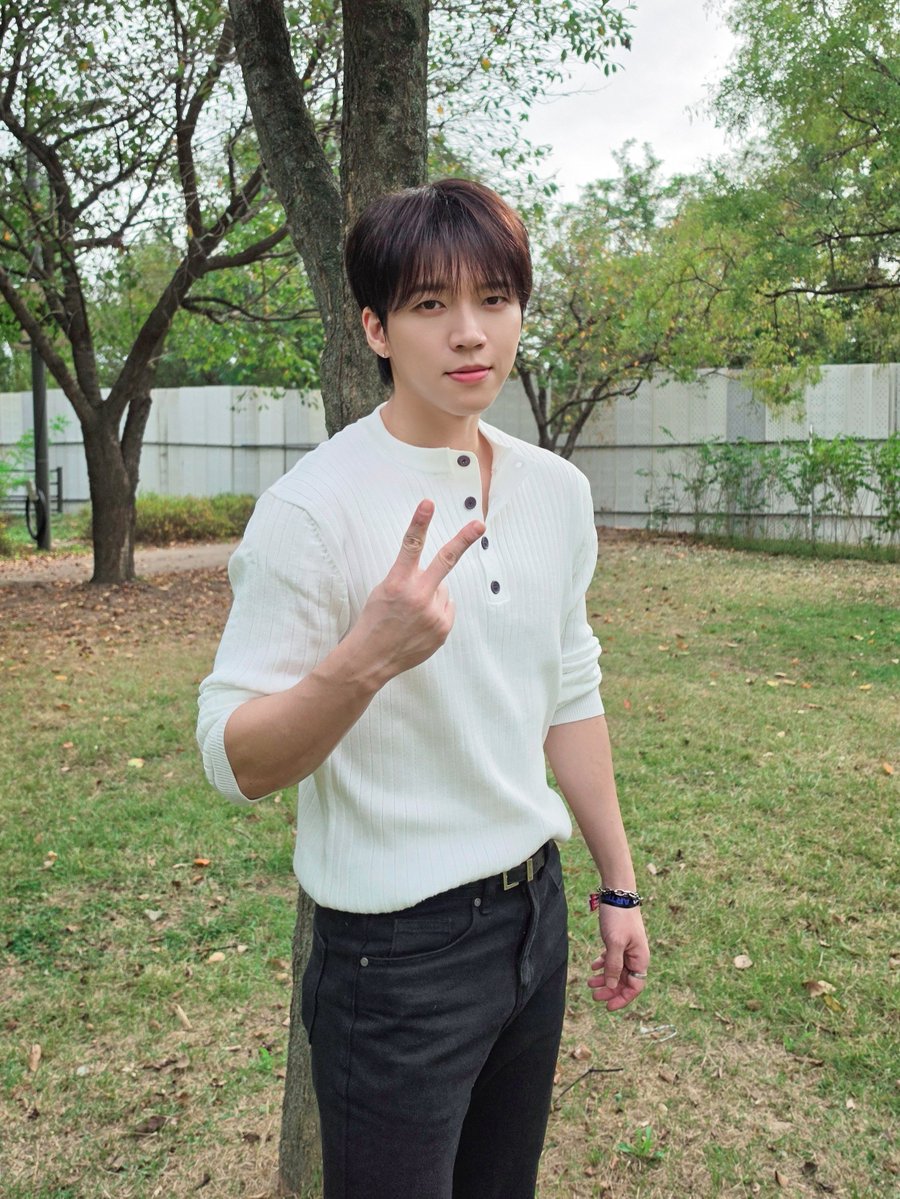 NWH_officialtwt's tweet photo. [📸] 

2026.10.03
@ LET'S ROCK FESTIVAL 20TH ANNIVERSARY

야외 페스티벌 + 남우현 = 기절조합..😇🖤
새싹들과 함께 난지한강공원을
완벽하게 찢어버린 렛츠락페스티벌❤️‍🩹

함께 뛰어준 여러분 모두 감사합니다.
목청껏 응원해 준 우리 새싹들도 최고 ദ്ദി ᵔ∇ᵔ )

앞으로도 쭉 가보자고 ᯓ★.ᐟ

#남우현 #NAMWOOHYUN 
#렛츠락페스티벌 #LetsRockFestival