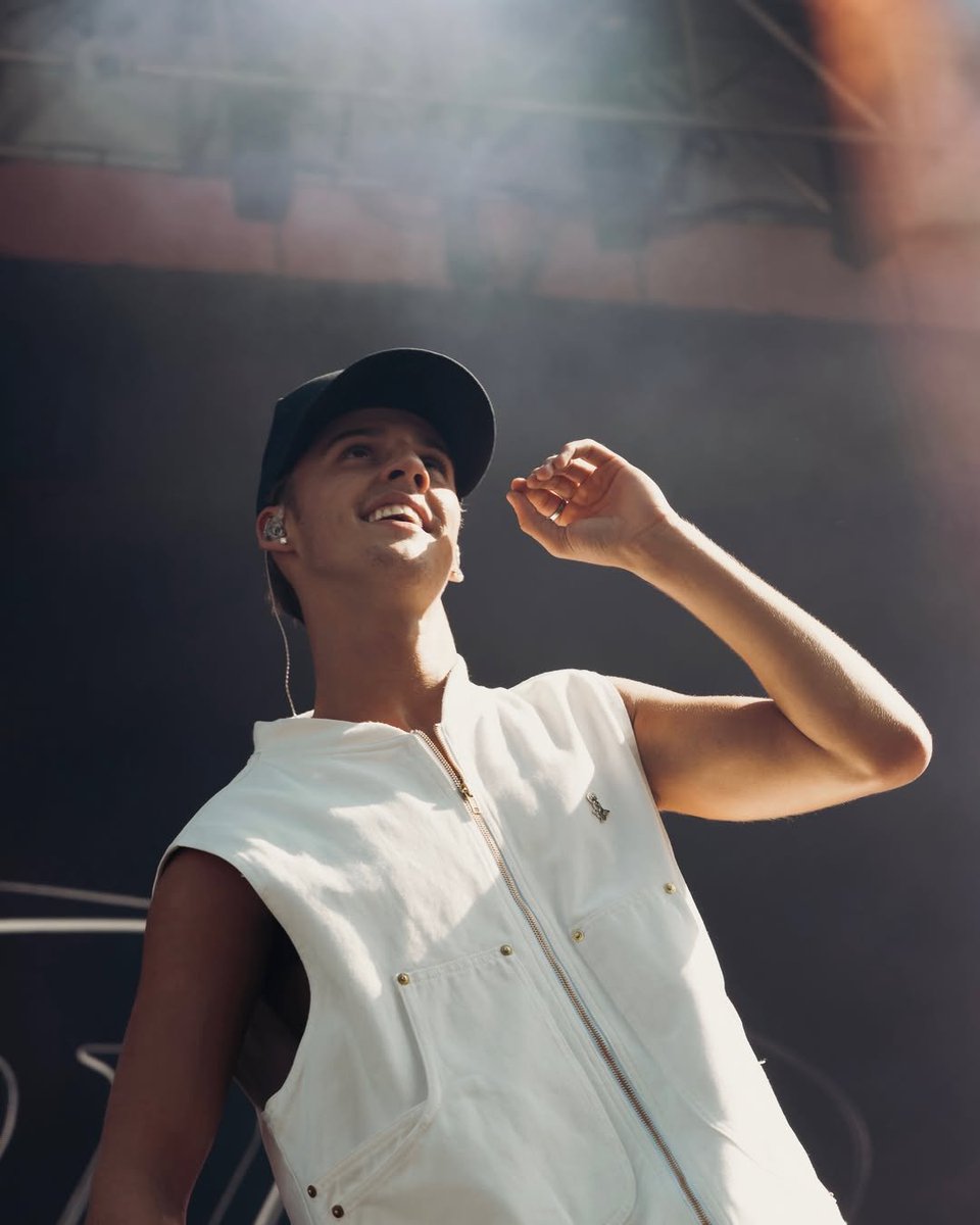 jytbrasil's tweet photo. Toby Green é o integrante britânico da JYT. Ele nasceu em 4 de fevereiro de 2009, no Reino Unido, e também possui experiência anterior com o Kidz Bop, tendo trabalhado ao lado de Tyler George.

Além de cantor, Toby também é pianista, DJ e sabe tocar bateria.

Namora a influencer americana Ava Clements.