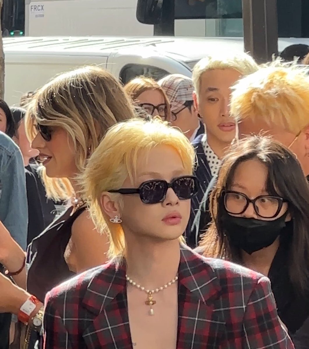 exochococat's tweet photo. saw him in Beijing this summer and now seeing him in Paris 🥹🤍
#ZhouZhennan
#周震南 
#VivienneWestwood https://t.co/BL1Nj8WOXx