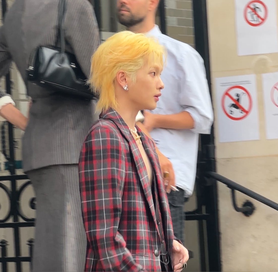 exochococat's tweet photo. saw him in Beijing this summer and now seeing him in Paris 🥹🤍
#ZhouZhennan
#周震南 
#VivienneWestwood https://t.co/BL1Nj8WOXx