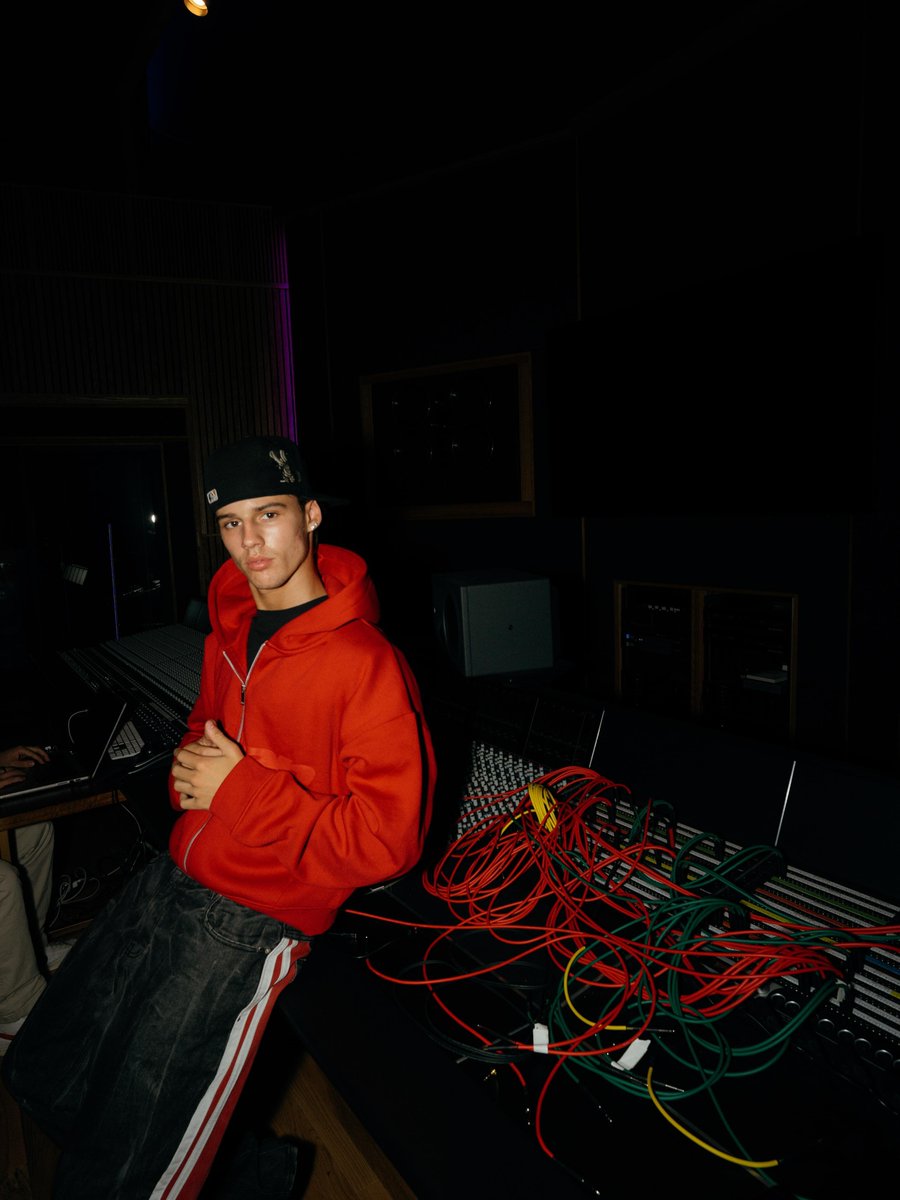 jytbrasil's tweet photo. Toby Green é o integrante britânico da JYT. Ele nasceu em 4 de fevereiro de 2009, no Reino Unido, e também possui experiência anterior com o Kidz Bop, tendo trabalhado ao lado de Tyler George.

Além de cantor, Toby também é pianista, DJ e sabe tocar bateria.

Namora a influencer americana Ava Clements.