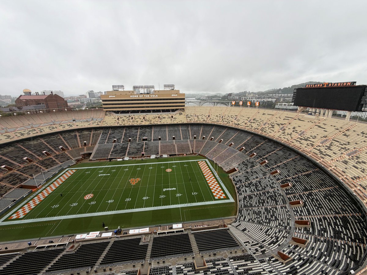 UTPolice's tweet photo. 🌧️🏈 Rainy morning on Rocky Top! 🍊 The rain is coming down now, but things should clear before this afternoon’s events.
Heading out for game day at UT? Take it slow, watch those wet roads and sidewalks, and stay safe!
Then it’s time to cheer on the Vols playing Auburn! 🧡🤍 https://t.co/nK0aGskPtl