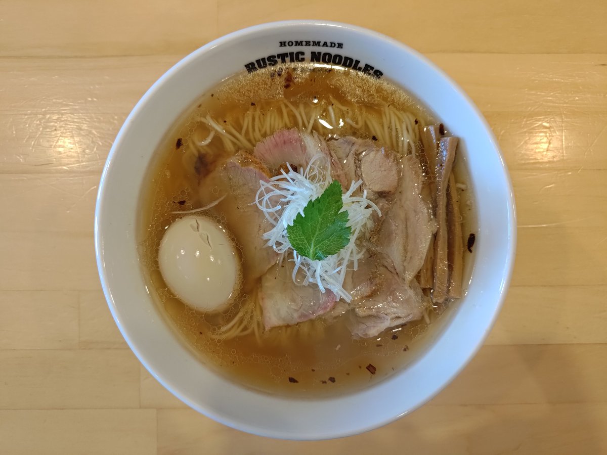 nkjmktr's tweet photo. 手作りラーメンの店 Rustic Noodles@愛宕（野田市）で「旨味ソバ 汐（特製盛り）」を注文。8カ月ぶりの訪問😳 11:25着で待ちなし。動物系と魚介系を合わせた旨味あふれるスープに揚げネギでアクセント😋 柔くしなやかな自家製の細麺も啜り心地いい🥰 完飲せざるを得ないウマさや���� #ramen #千葉県 https://t.co/x4WrmqbRkQ