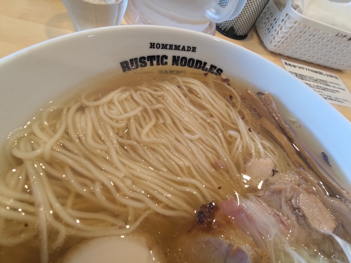 nkjmktr's tweet photo. 手作りラーメンの店 Rustic Noodles@愛宕（野田市）で「旨味ソバ 汐（特製盛り）」を注文。8カ月ぶりの訪問😳 11:25着で待ちなし。動物系と魚介系を合わせた旨味あふれるスープに揚げネギでアクセント😋 柔くしなやかな自家製の細麺も啜り心地いい🥰 完飲せざるを得ないウマさや���� #ramen #千葉県 https://t.co/x4WrmqbRkQ