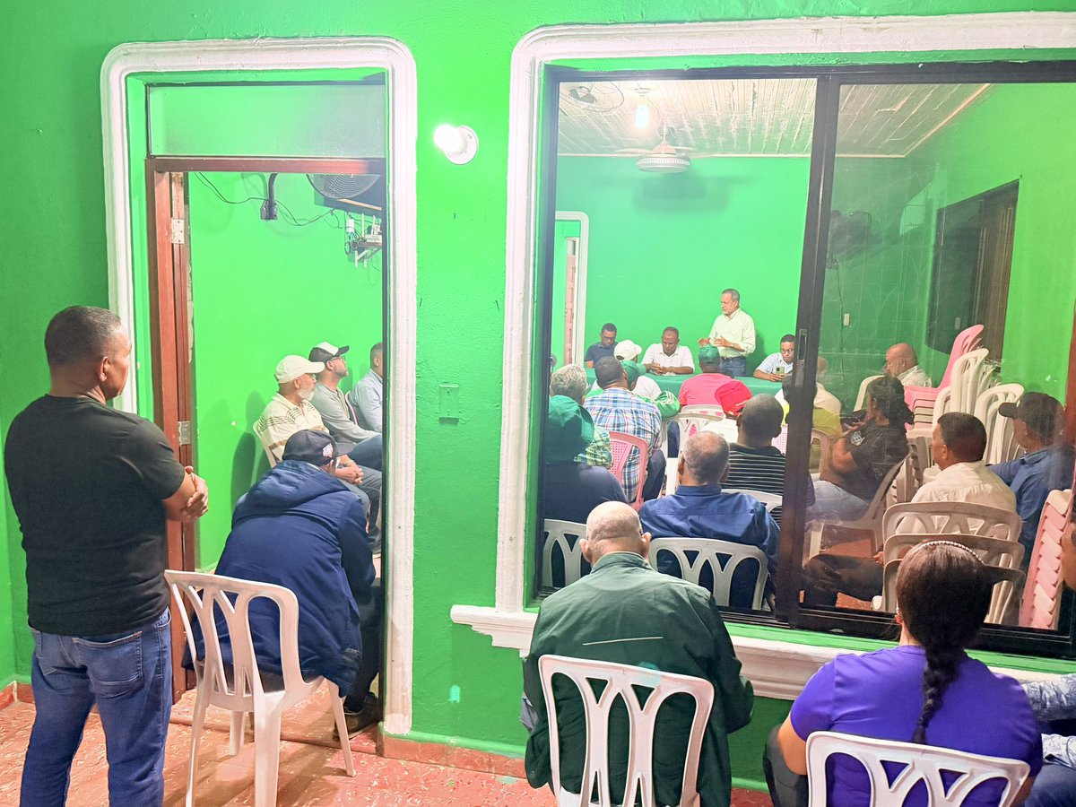 GuzmanFermin1's tweet photo. 📍SAN JUAN DE LA MAGUANA:

Sostuvimos una reunión de evaluación de las 5 metas, especialmente en cedulación y afiliación con la Dirección Ejecutiva Municipal, aunque los números van bien, acordamos apretar el paso hasta lograr los objetivos antes de la fecha prevista.

Presentes el presidente provincial Ing. Juan Rodríguez; presidente municipal, diputado Mélido Mercedes, entre otros.

¡Con entusiasmo, compromiso y trabajo organizado en equipos lo lograremos!!

Con @LeonelFernandez y la @FPcomunica , VENCEREMOS!
🍀💚🍀