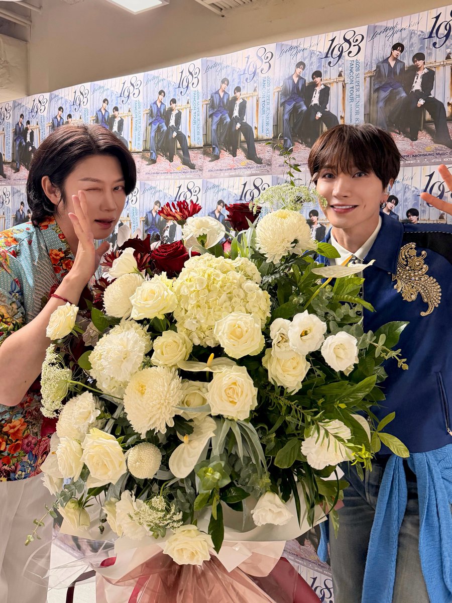 SJofficial's tweet photo. [1983] in #KAOHSIUNG 💐

#슈퍼주니어 #SUPERJUNIOR
#슈퍼주니어_83z #SUPERJUNIOR_83z
#SUPERJUNIOR_83z_1983 https://t.co/3HLh76AXIJ