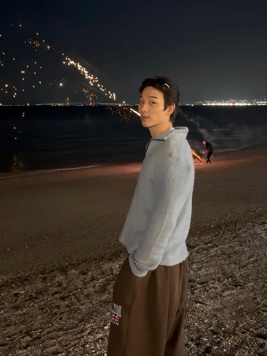 l_uique's tweet photo. Malem mingguan guys, biar gak keliatan jomblonya😁 https://t.co/CZ2s8eqDmf