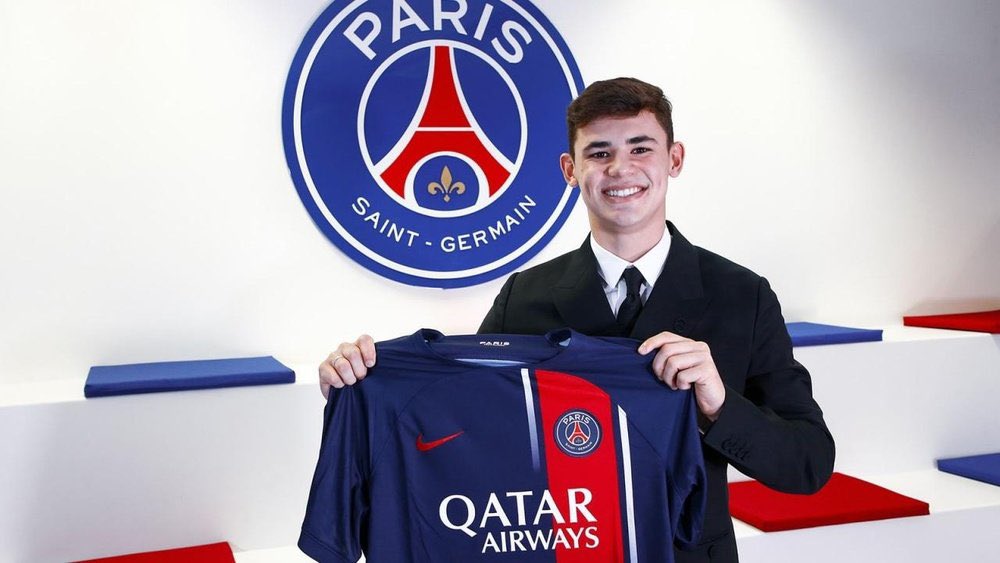 PSG_Vibes75's tweet photo. 🚨 | GABRIEL MOSCARDO 🇧🇷 SUR LE BARÇA !

« Deco s’est réuni avec mon père pour signer au FC Barcelone, mais je suis très content que ça ne se soit pas fait. »

🗞️ | @Estadio_ED https://t.co/h5NBPUx9Xv