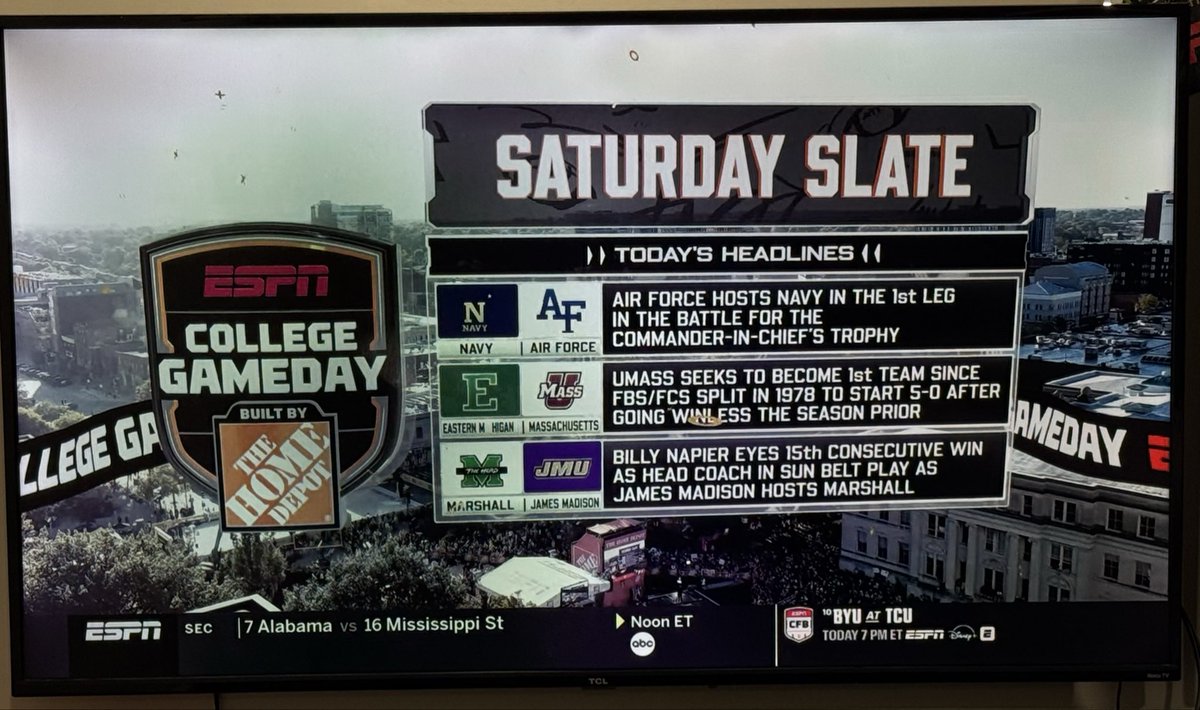UMassCommand's tweet photo. UMass &amp; @coachharasymiak get a quick mention on @CollegeGameDay https://t.co/SiDeUpebBO