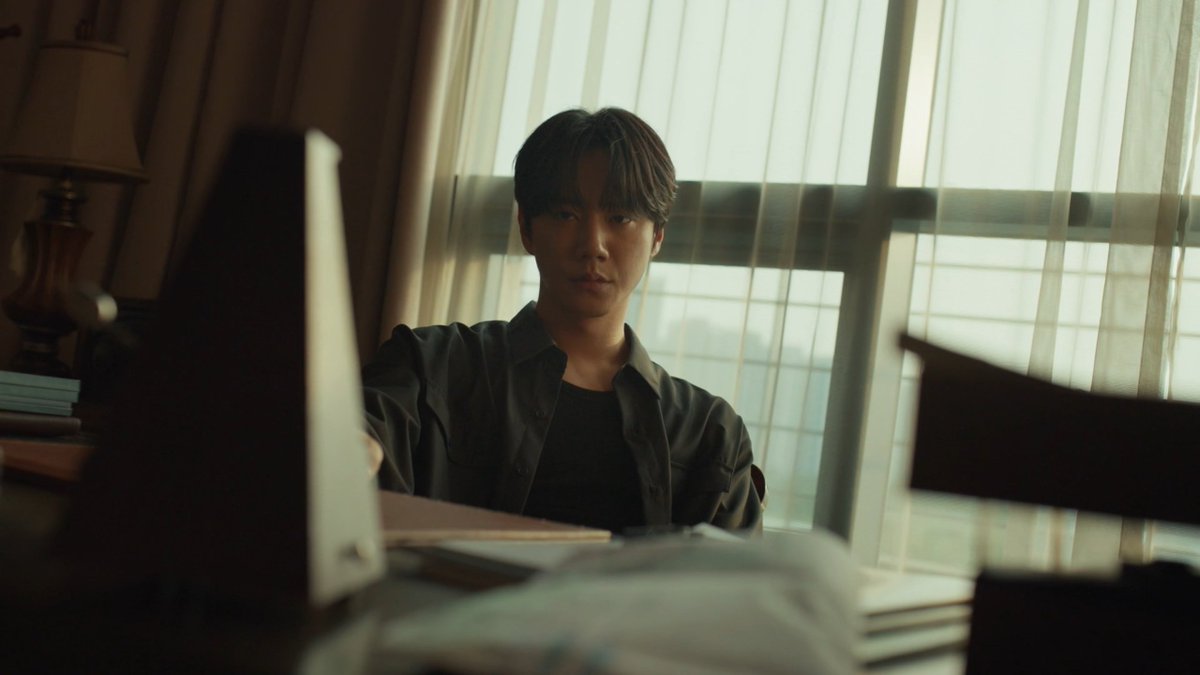 1eldpf's tweet photo. 정요 책상 앞에 약 봉투 있는 거...
약 먹으면서 아픈 거 참고 지휘하고 있었다고... https://t.co/W0f4s6XRgB