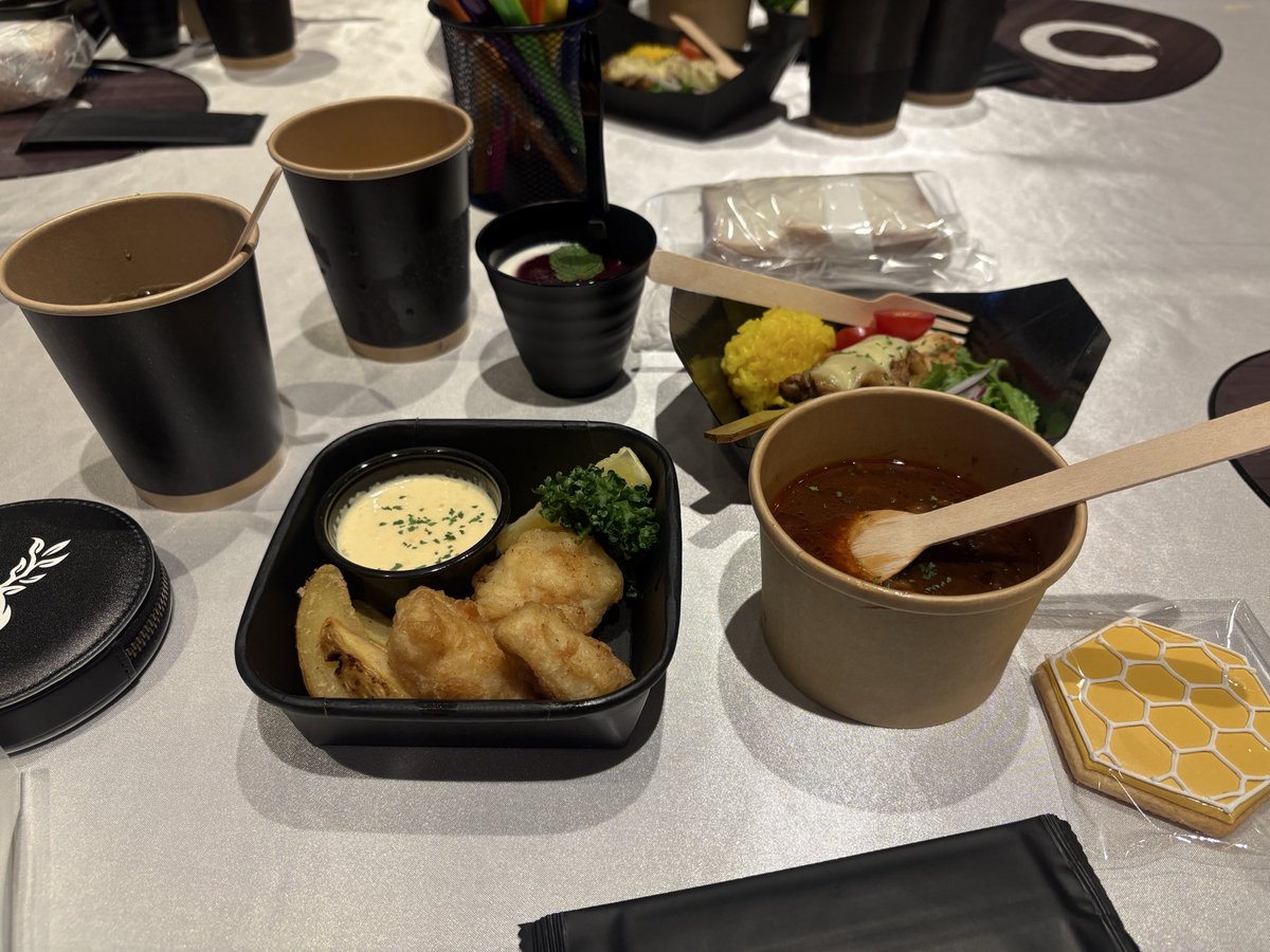 bd_pequot's tweet photo. 黒い砂漠　冒険者感謝祭2026楽しかった🙌
一緒に行ったグリッター、
現地でお会いしてくださったり話してくださった方々ありがとうございました🙏
#黒サバ11th感謝祭 https://t.co/1mQULpqFj4