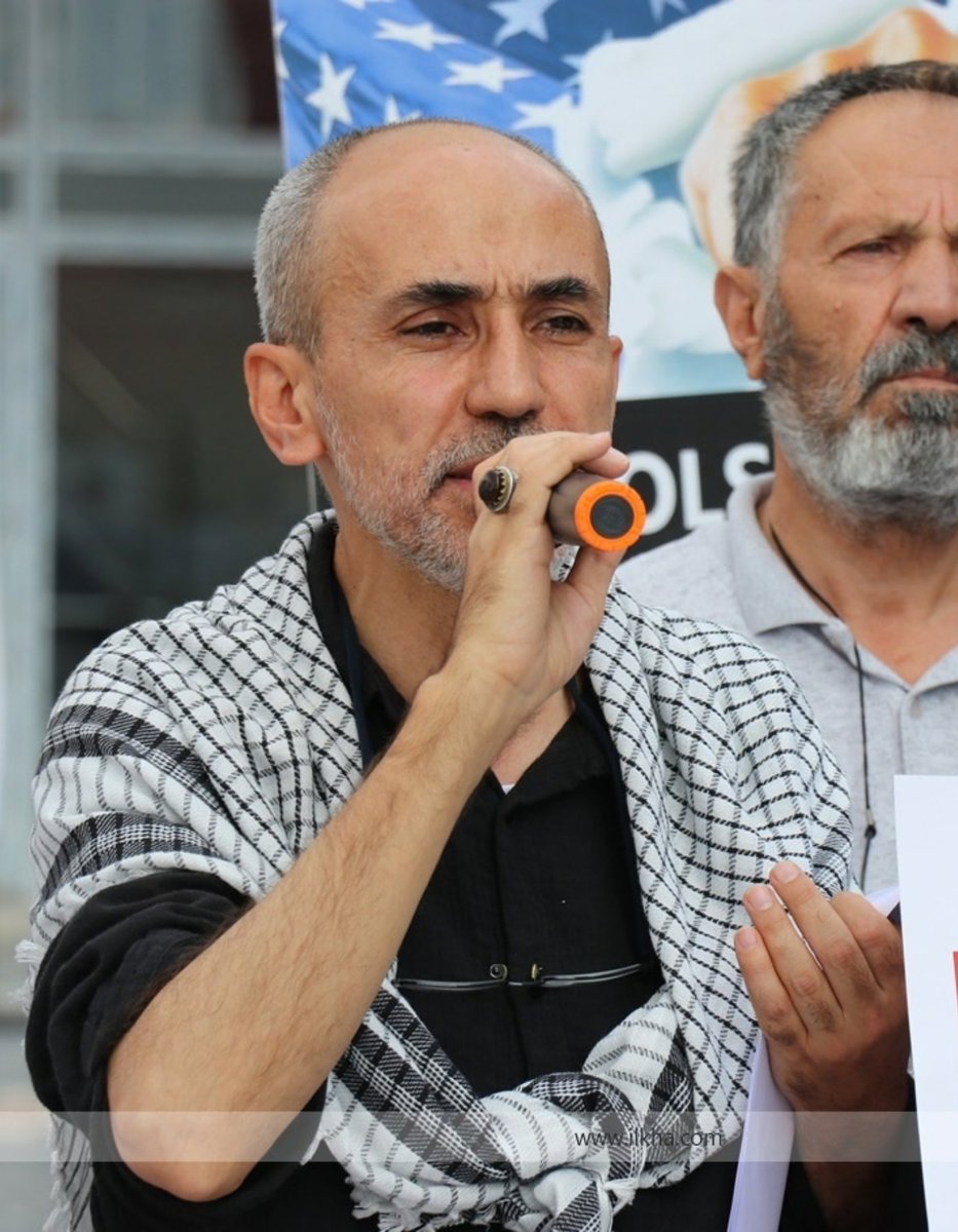 direniscadiri_'s tweet photo. Yazar ve aktivist Kemal Kemahlı, bugün şafak vaktinde İskenderun’daki evine düzenlenen hukuksuz bir baskınla, kapısı kırılarak gözaltına alınmıştır.

Geçen saatlere rağmen hala aile ve avukatlar kendisinin nerede olduğuna dair bilgi alamamaktadır. 

İsrail'in saldırganlığından etkilenen Filistin, Lübnan ve Yemen'de sivil halkla dayanışma içerisinde olan, yardım faaliyetlerinde bulunan Kemal Kamahlı derhal serbest bırakılmalıdır.