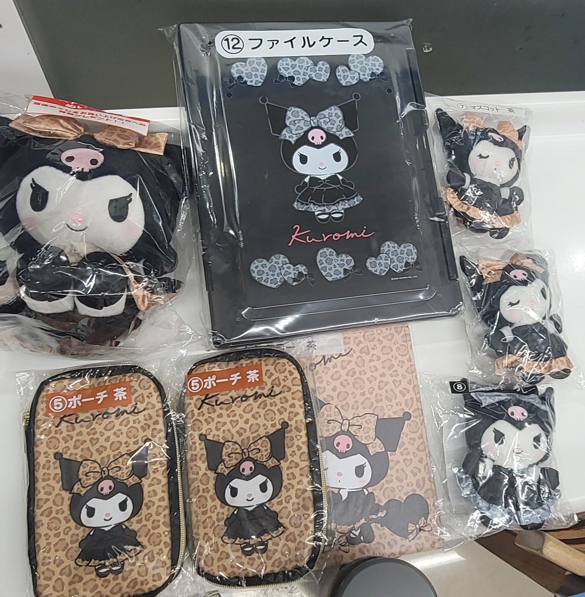 02kotyou24's tweet photo. 【譲渡/買取】クロミ くじ ぬいぐるみマスコット クリアファイルケース ポーチ ミラー

＊譲
画像のもの

＊求
各定価880円+送料

※ラストワンは7点まとめてのみ
都内手渡し希望です。
検索からもお気軽にお声がけ下さい https://t.co/P0x4ggBoE2