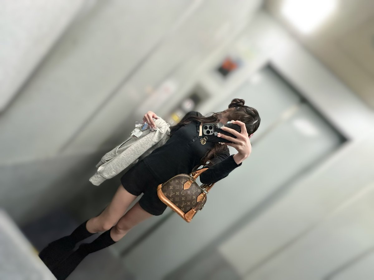 chanpiyooonn's tweet photo. 毎日スタバとゴンチャ飲んで好きな物食べてるけど体型維持可能ですコツは少しだけ食べるです https://t.co/MjqhniUulO