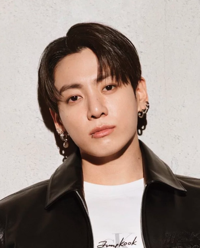AboutMusicYT's tweet photo. Jungkook has the most viewed hashtag for a male artist on TikTok, with over 421 billion views. https://t.co/ebpzMJqGn0