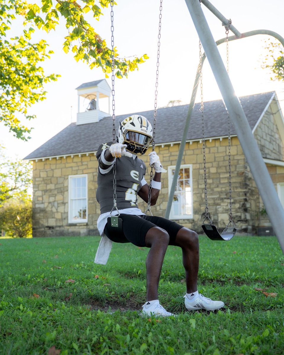 esuhornetsfb's tweet photo. Game 5 threads🧵 🐝

#StingersUp🐝 | #FOE🐝🧱 | #UNIT https://t.co/Kegd3O7znp