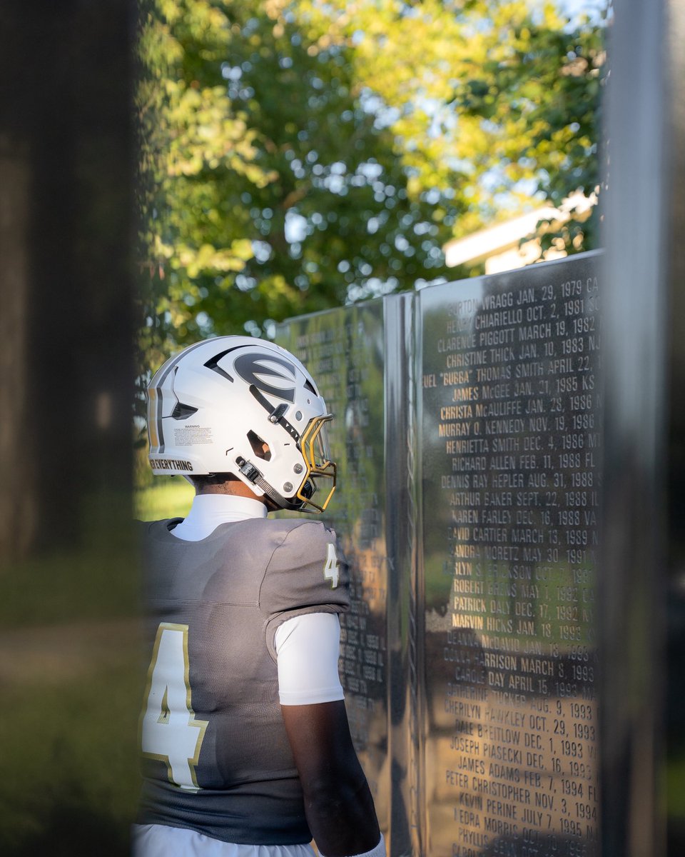 esuhornetsfb's tweet photo. Game 5 threads🧵 🐝

#StingersUp🐝 | #FOE🐝🧱 | #UNIT https://t.co/Kegd3O7znp