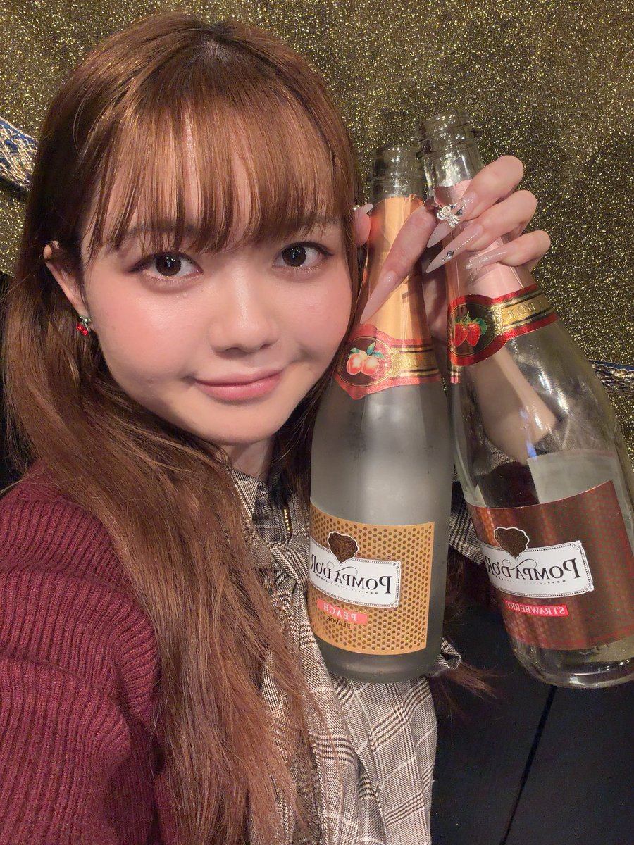 tmg_yui's tweet photo. ライブ終わりにお店に顔出したらポンパ2本頂きました✨店長就任後祝い嬉しいー！！！幸😻😻😻💖 https://t.co/dI095YYDJI