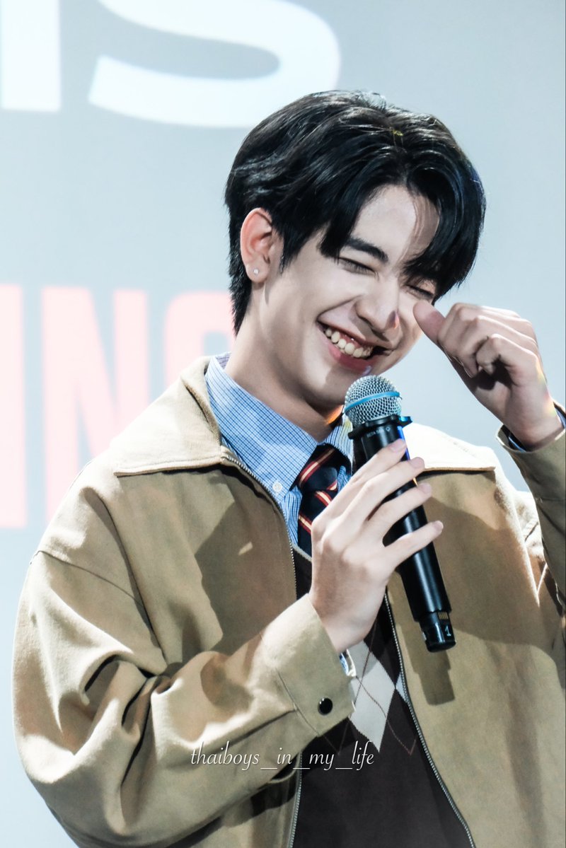 days_with_thai's tweet photo. N’Sea looks cute today🥰🥰
Happy to see you in paris

BONJOUR SEAKEEN IN FRANCE

#SEAKEENxFANDAY37INPARIS
#GMMTVFANDAY37INPARIS https://t.co/6ANgACtCFr