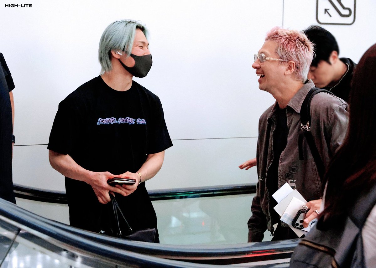 High__Lite's tweet photo. 260918 

무슨 얘기를 하길래 이렇게 즐거운걸까😚

#대성 #DAESUNG #빅뱅 #TAEYANG #태양

@d_lable @Realtaeyang https://t.co/isWqQFRCan
