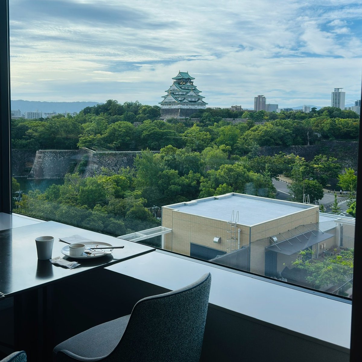 HiltonDadJP's tweet photo. 🇯🇵 Planning a Hilton stay in Japan?

I’m a Japan-based Hilton Diamond dad sharing the details hotel websites can’t tell you:
🏨 real stays &amp; room views
💎 upgrades
🍳 breakfast &amp; lounges
💰 points vs cash
👨‍👩‍👧 family tips
🚆 local access
All photos are mine. Start here ↓ https://t.co/4AYSiChEEC