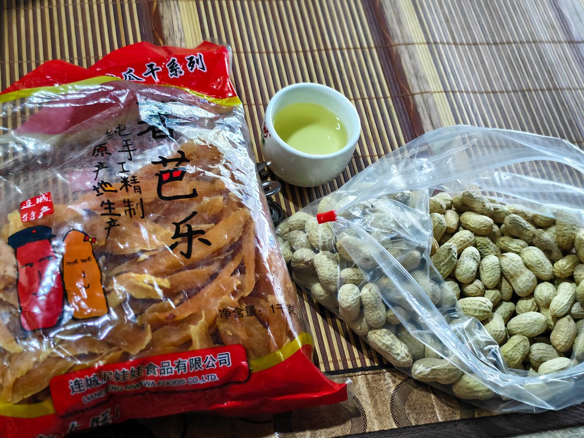 laotanyee's tweet photo. 果然，没有朒朒的革命小酒是没有灵魂的，得用一碗街道边上的排骨面来修补。 https://t.co/AsJjI9GZ2E